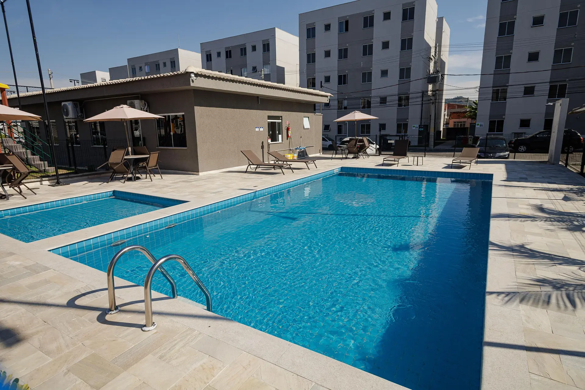 Apartamento sin amueblar de 2 dormitorios con plaza y lavandería — photo 2