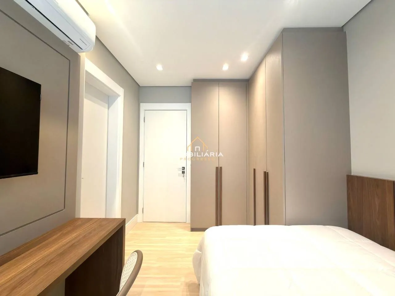 Floor-to-ceiling windows in a 3-bedroom apartment, 138 m² — photo 18