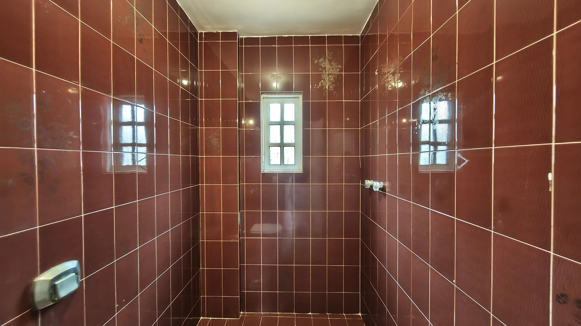 House, 250 m², with a bathtub — photo 42