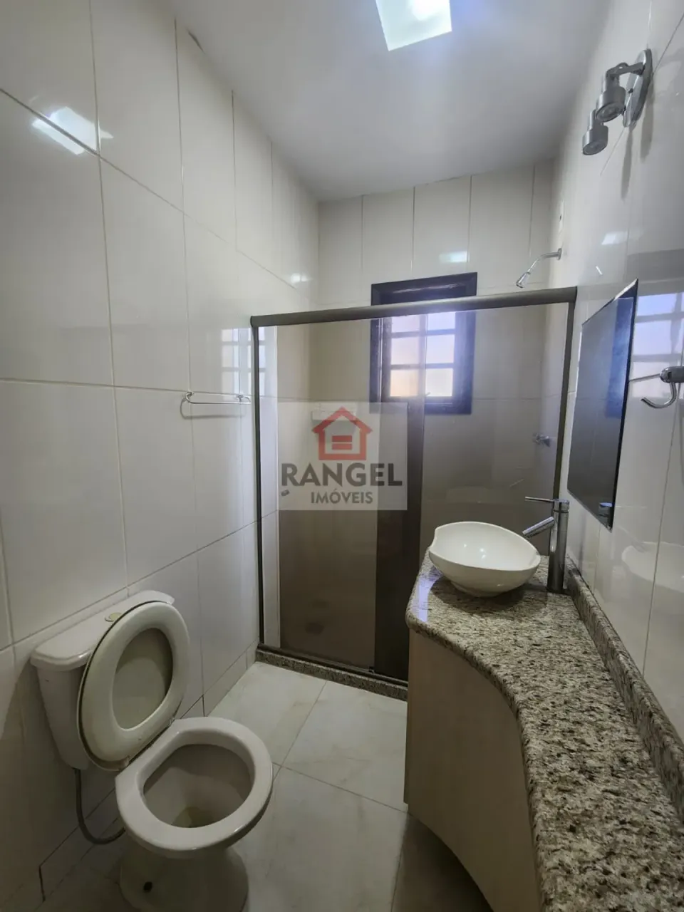 Condominium house with 5 bedrooms and 4 bathrooms — photo 19