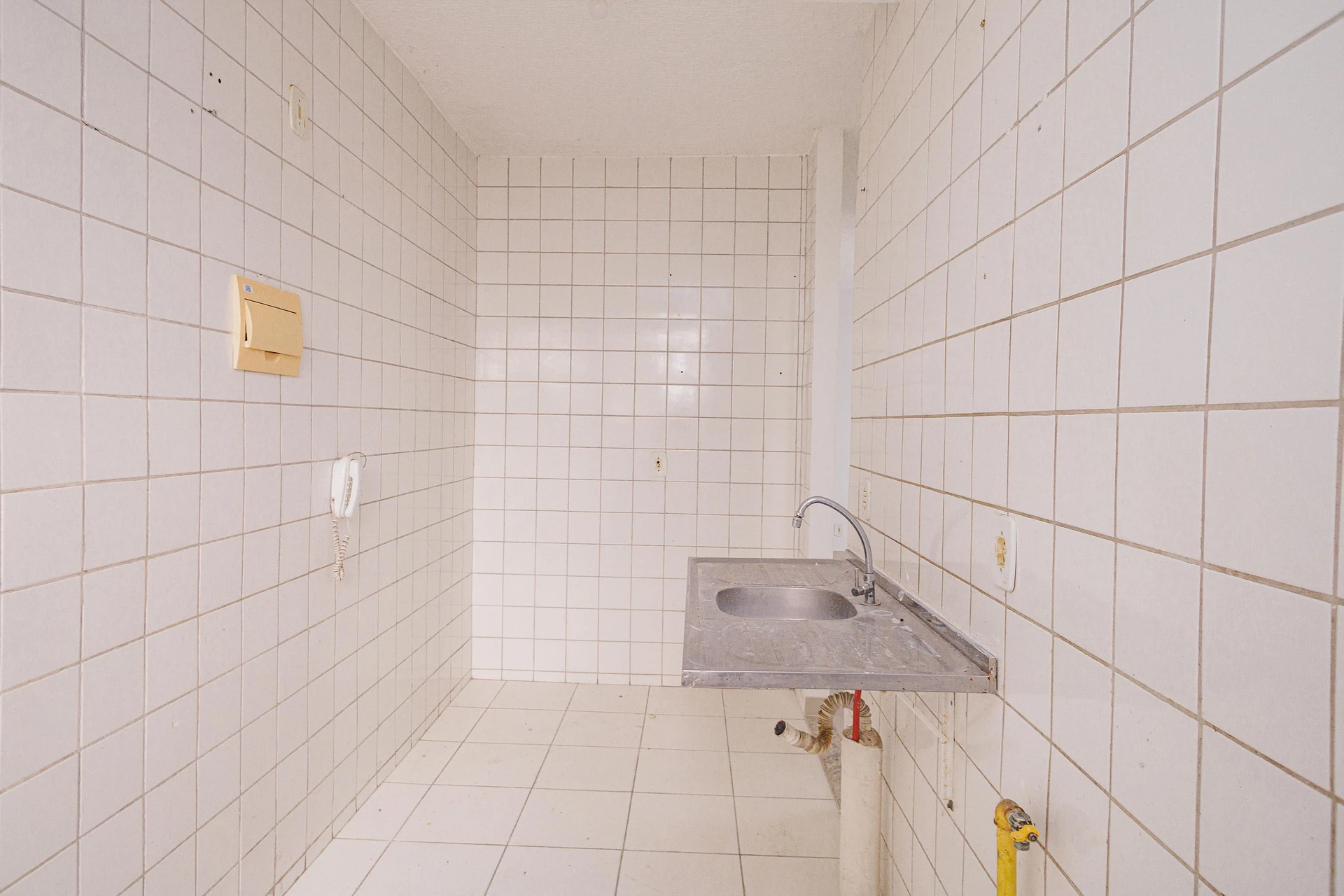 Unfurnished 2-bedroom apartment with 1 bathroom and parking — photo 20