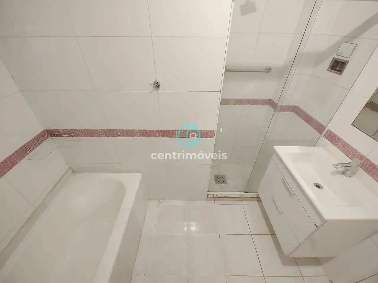 2-bedroom apartment with a mountain view in Rio de Janeiro — photo 31