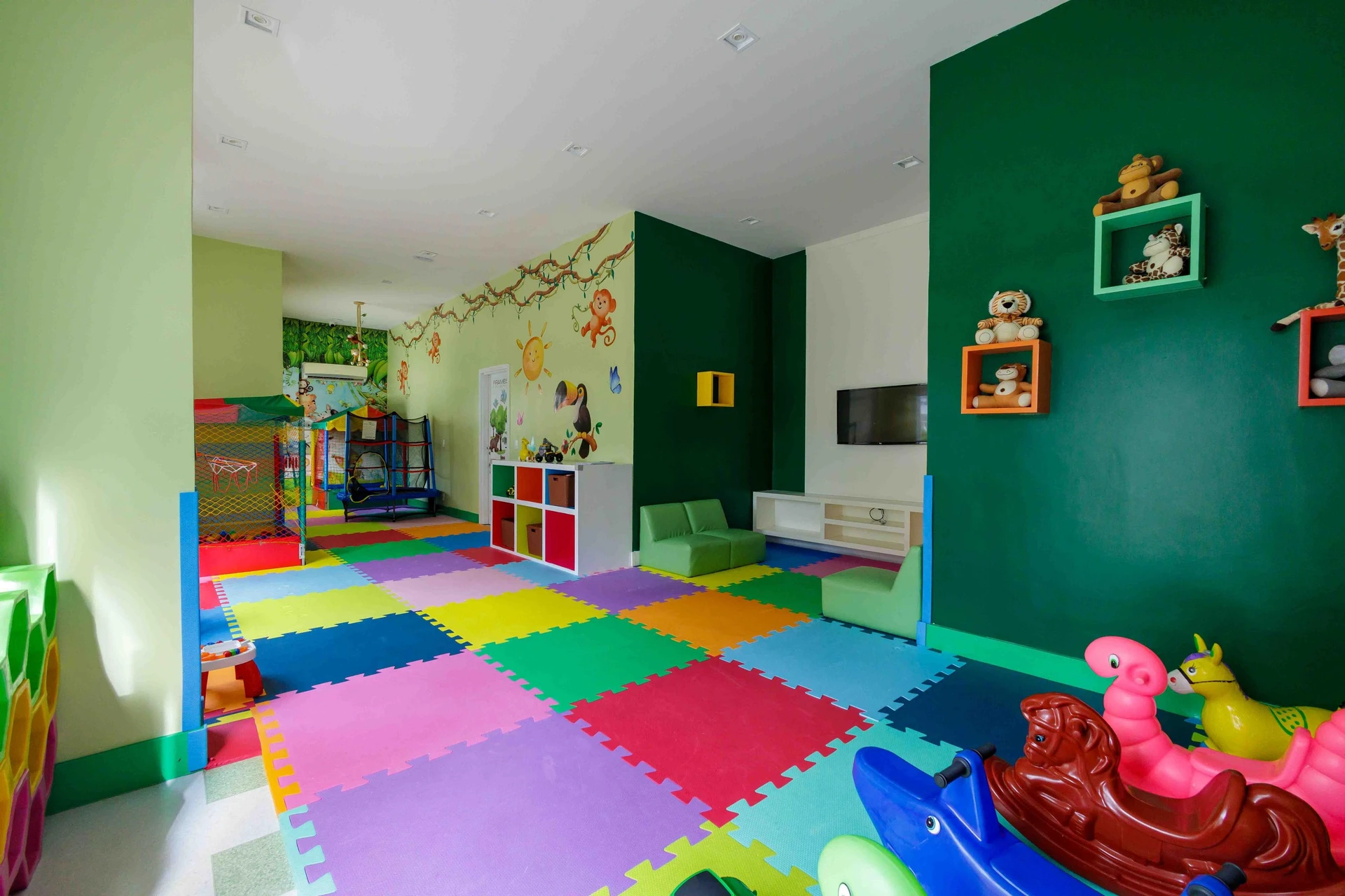 Unfurnished apartment with 2 bedrooms and 2 bathrooms — photo 35