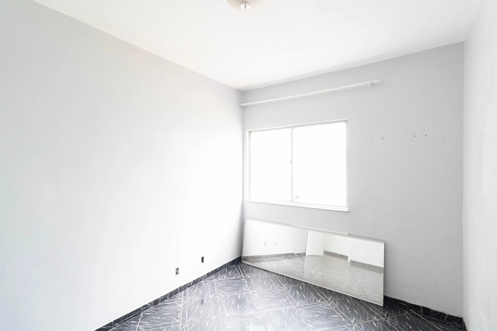 2-bedroom apartment in a building with a gym — photo 8