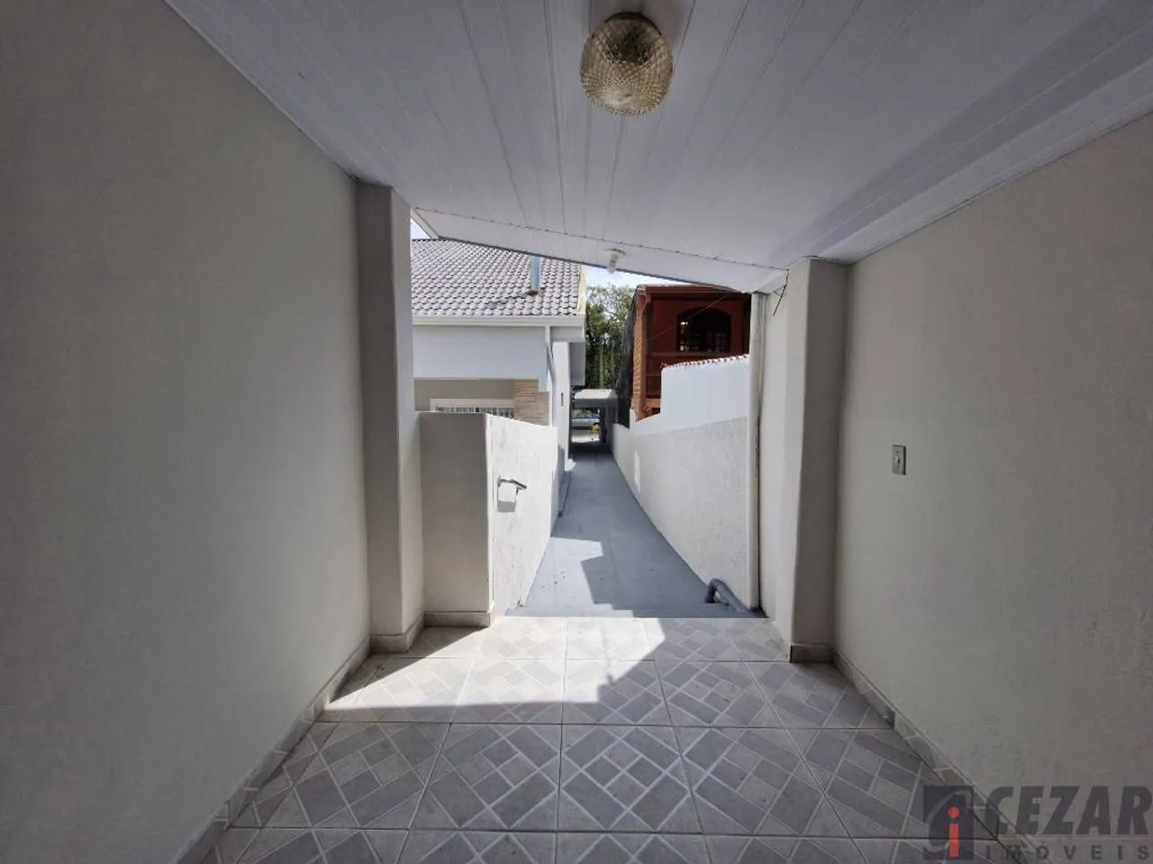 Unfurnished house with 2 bedrooms and a laundry area — photo 24