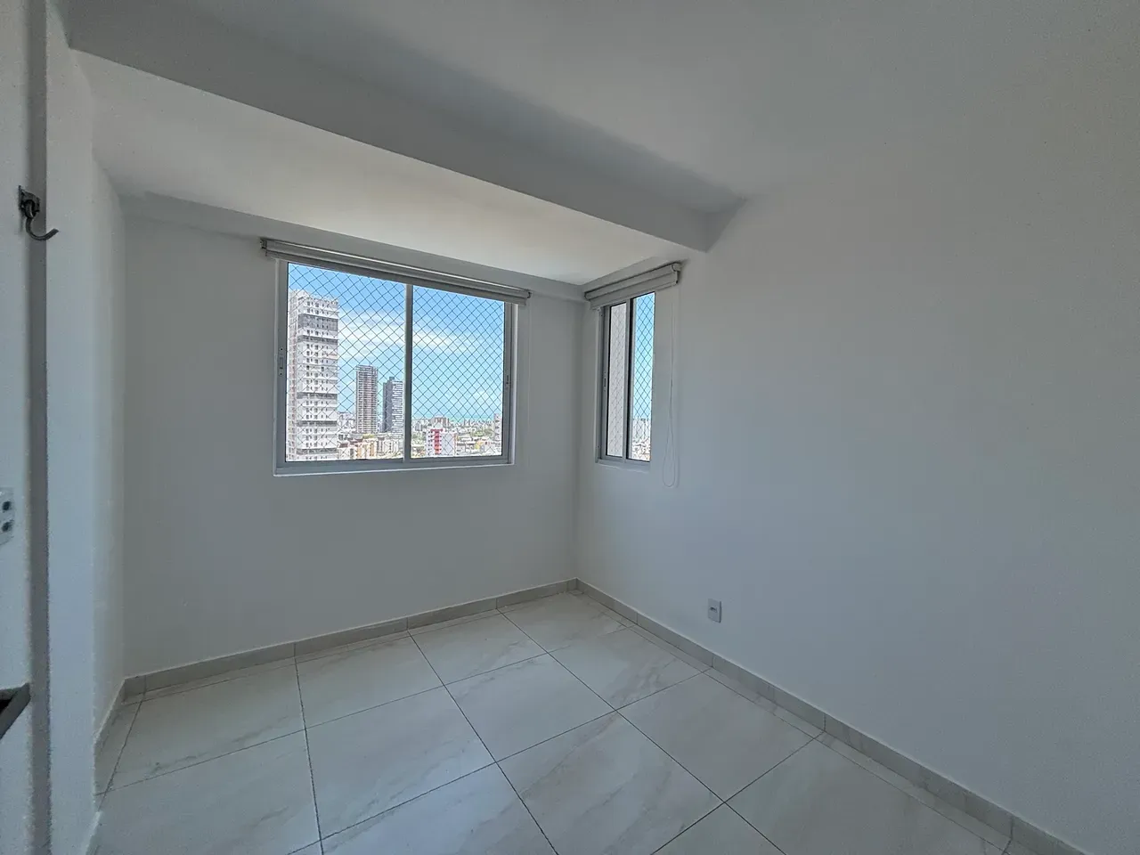 3-bedroom apartment with a glass-enclosed balcony — photo 13