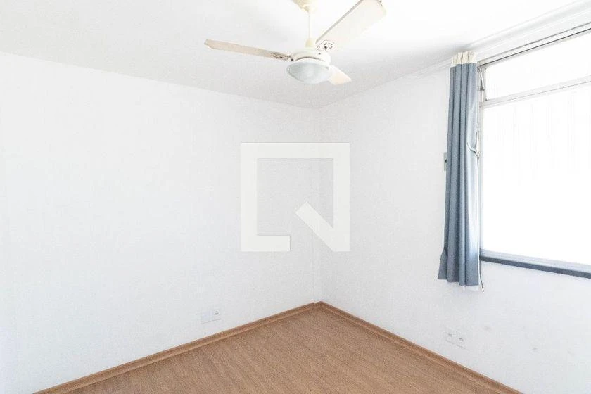 Wood or laminate floors in a 2-bedroom apartment, 50 m² — photo 23