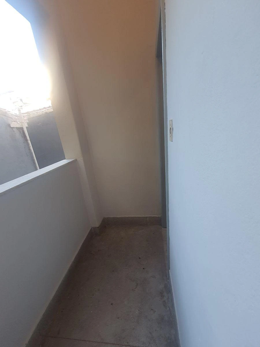 1-bedroom apartment with a glass shower enclosure — photo 8