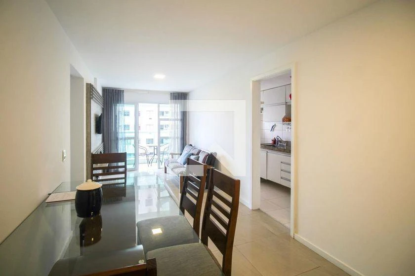 Apartamento mobiliado de 2 quartos com varanda e vaga