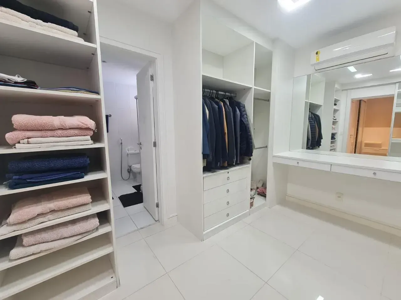 Rental house with 4 bedrooms, 5 bathrooms and 380 m² — photo 19