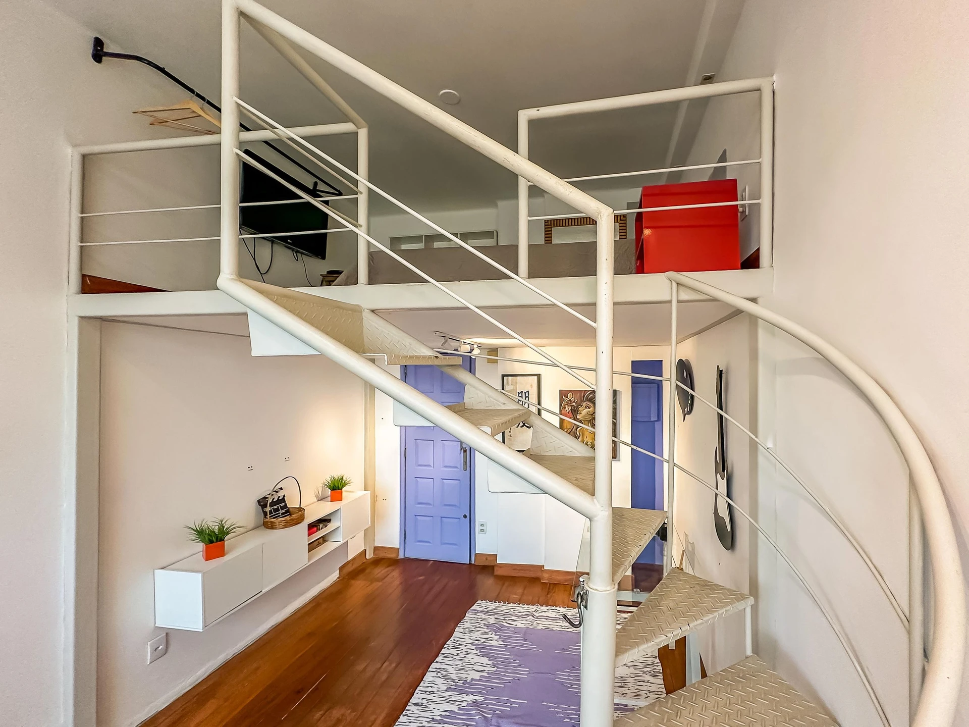 Furnished studio, 30 m², with floor-to-ceiling windows — photo 15