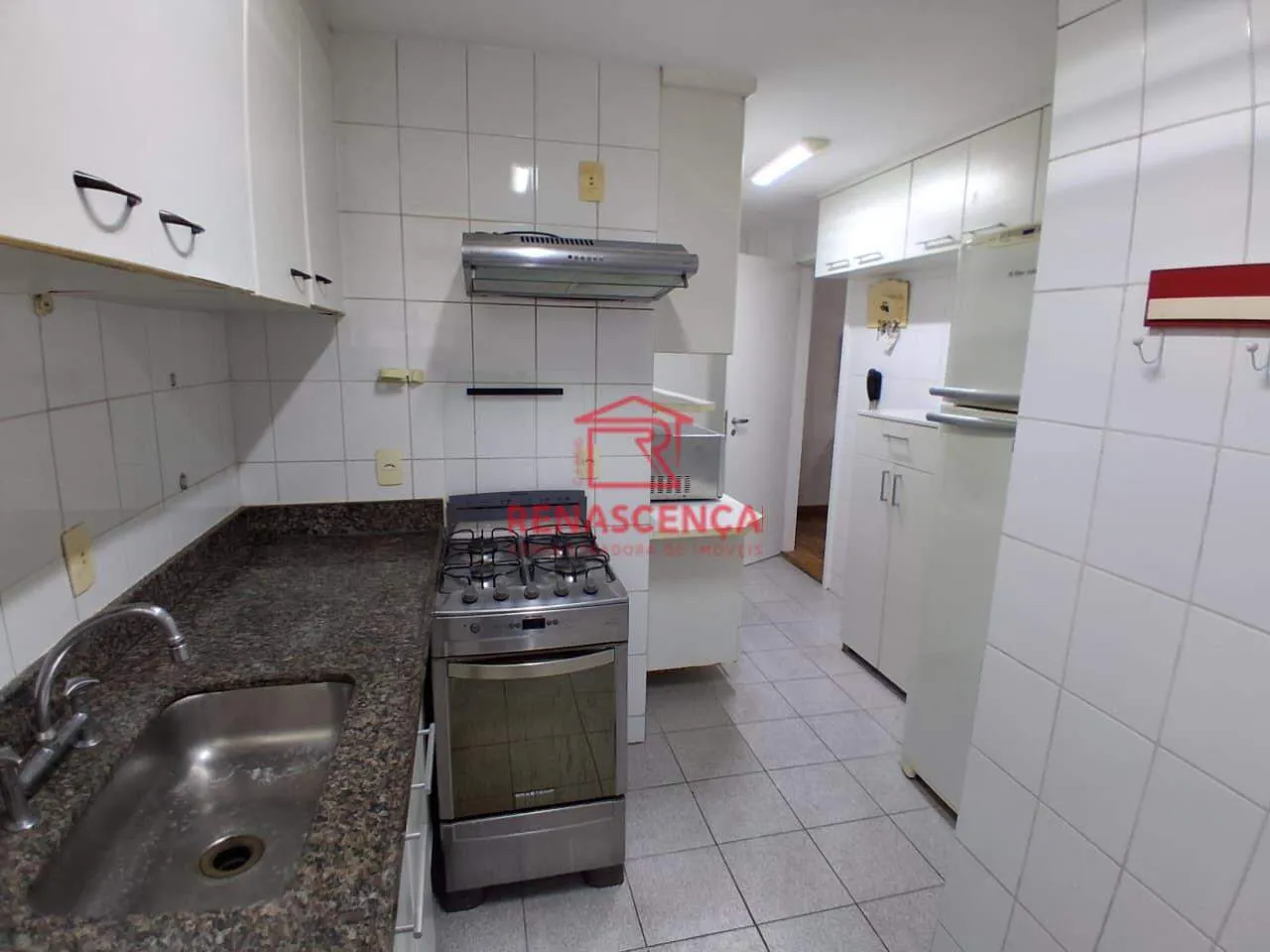 3-bedroom apartment with 3 bathrooms and a balcony — photo 22