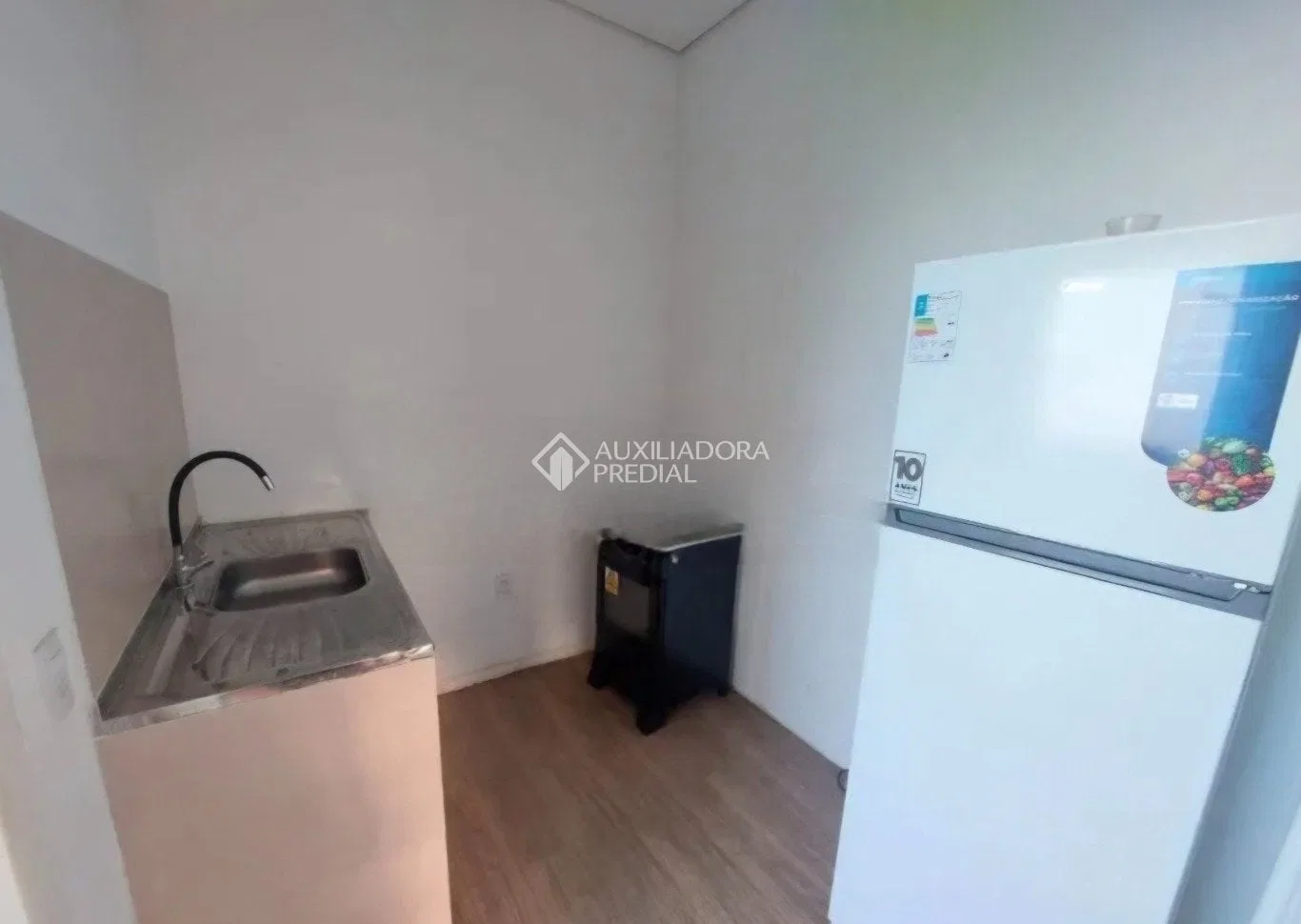 1-bedroom apartment with 25 m² and a compact kitchenette — photo 3
