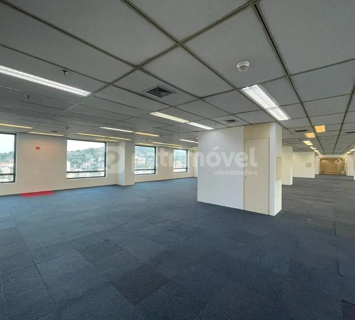 Apartamento de 957 m² com janelas do chão ao teto e vista — photo 5