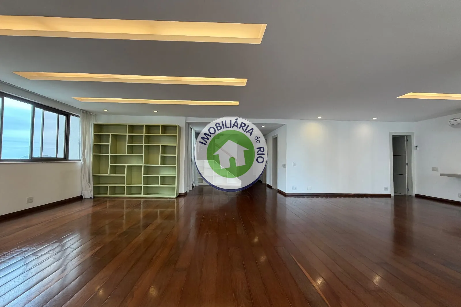 Apartamento sem mobília com 4 quartos e 5 banheiros — photo 3