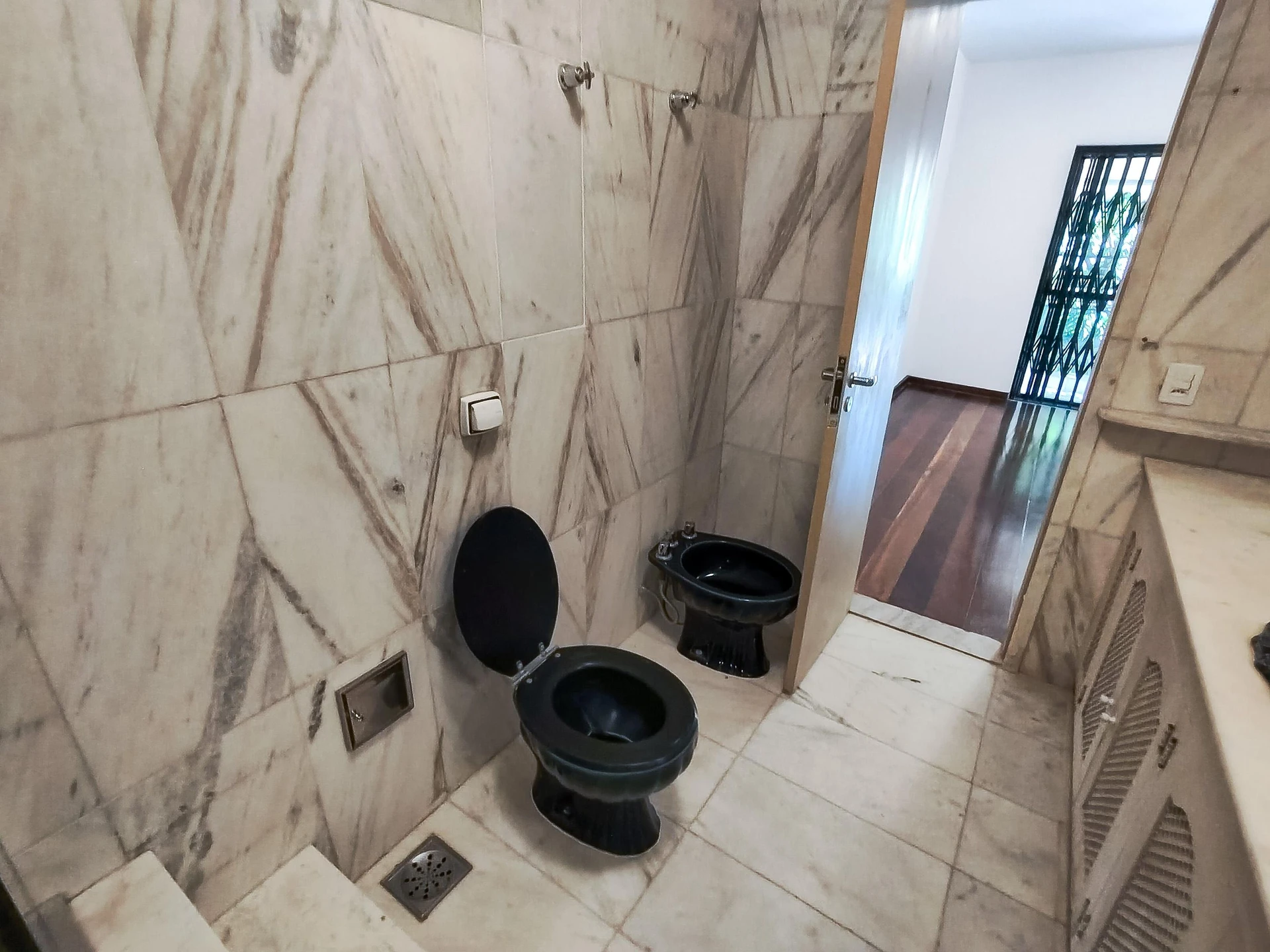 House for rent with 5 bedrooms and 8 bathrooms — photo 35