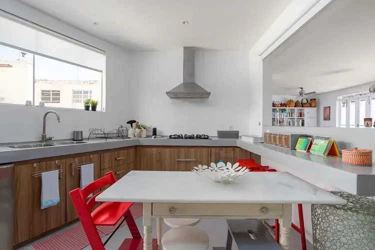 Furnished apartment with 3 bedrooms and an open-plan kitchen — photo 11