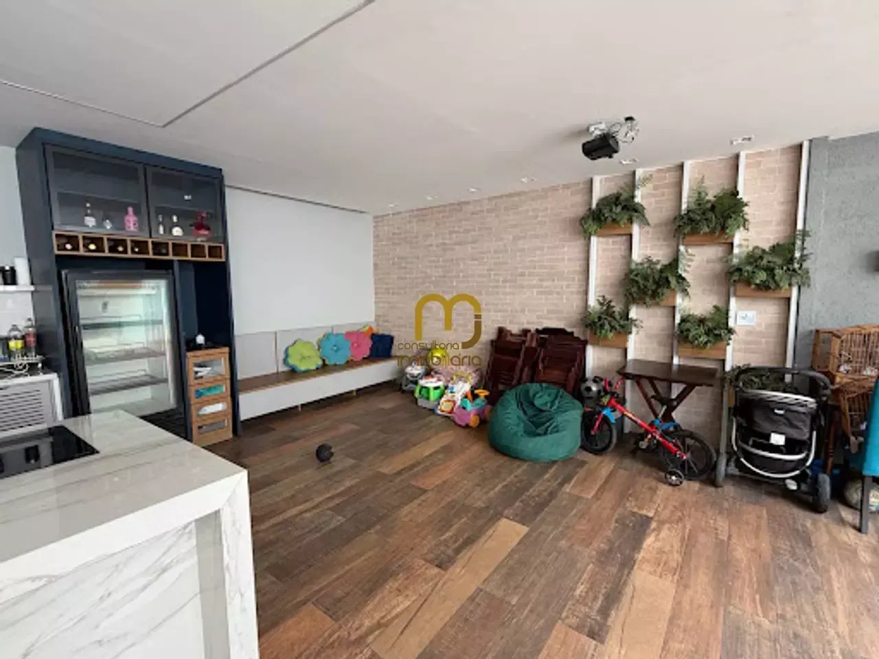 Furnished house, 300 m², with a glass-enclosed balcony — photo 10