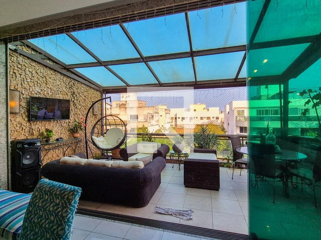 Furnished apartment with 5 en-suite bedrooms and terrace — photo 29