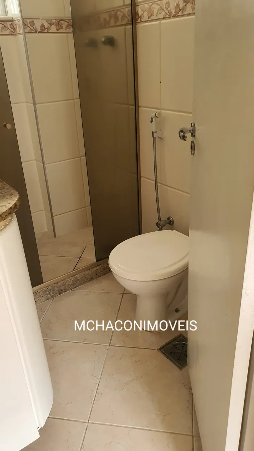 Apartment on the 4th floor with wood or laminate floors — photo 4