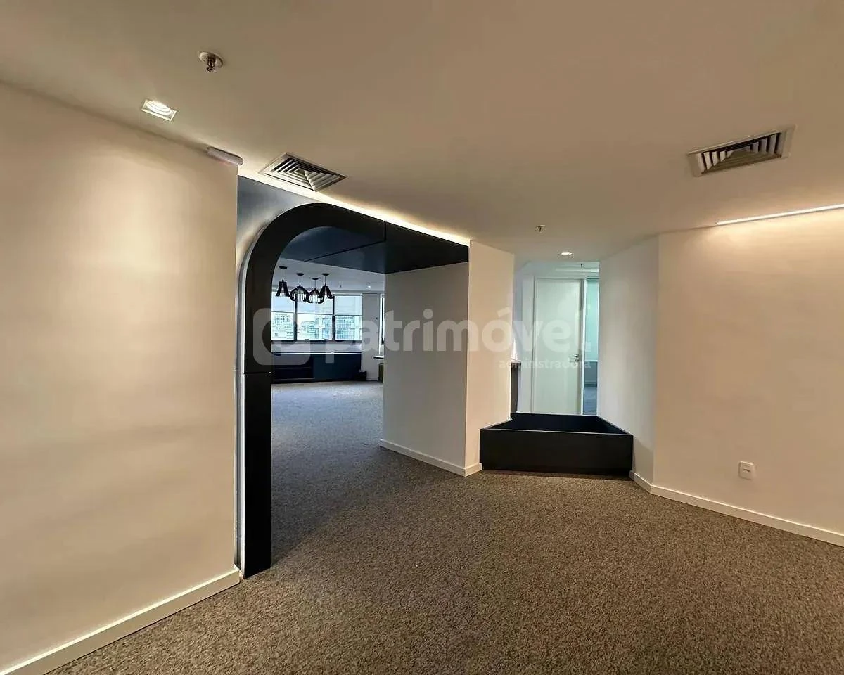 348 m² apartment with 1 bedroom and 6 bathrooms on the 12th floor