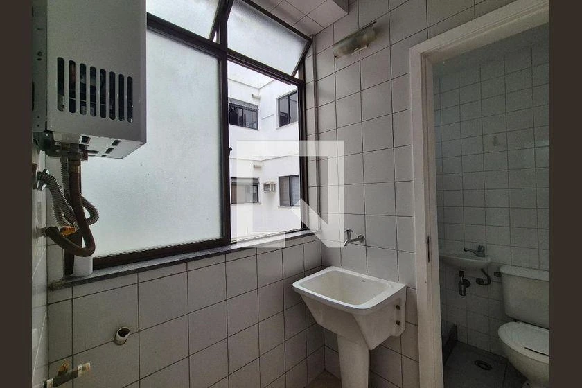 3-bedroom apartment in a building with a pool — photo 18