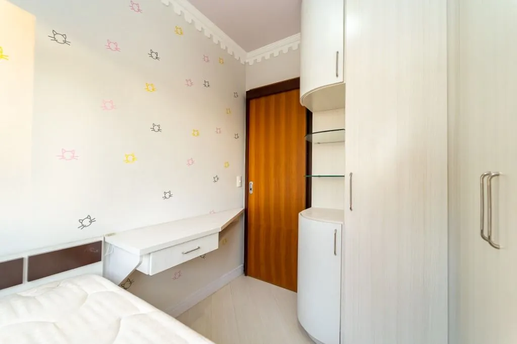 Balcony with a grill in a 2-bedroom apartment, 59 m² — photo 29