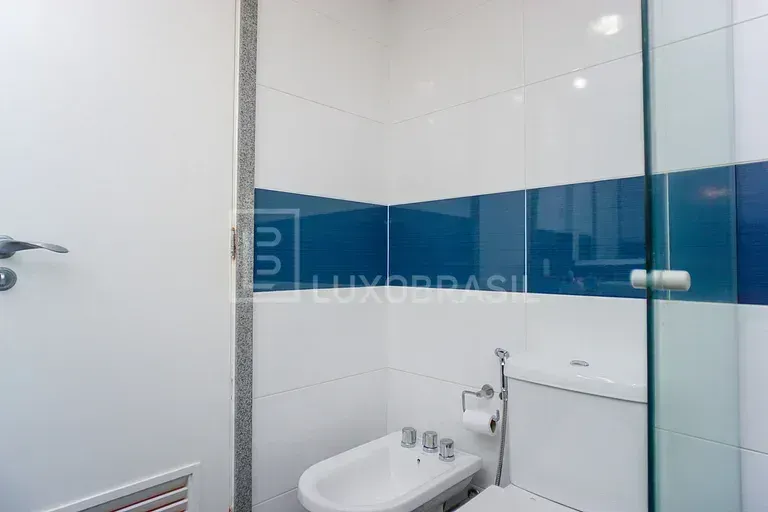 Furnished 4-bedroom apartment with 245 m² — photo 11