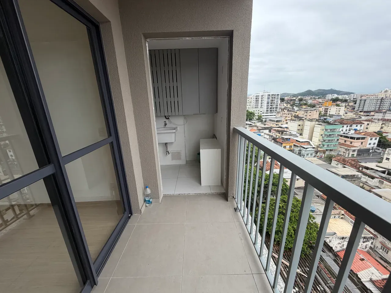 Wood or laminate floors in a 3-bedroom apartment, 69 m² — photo 12