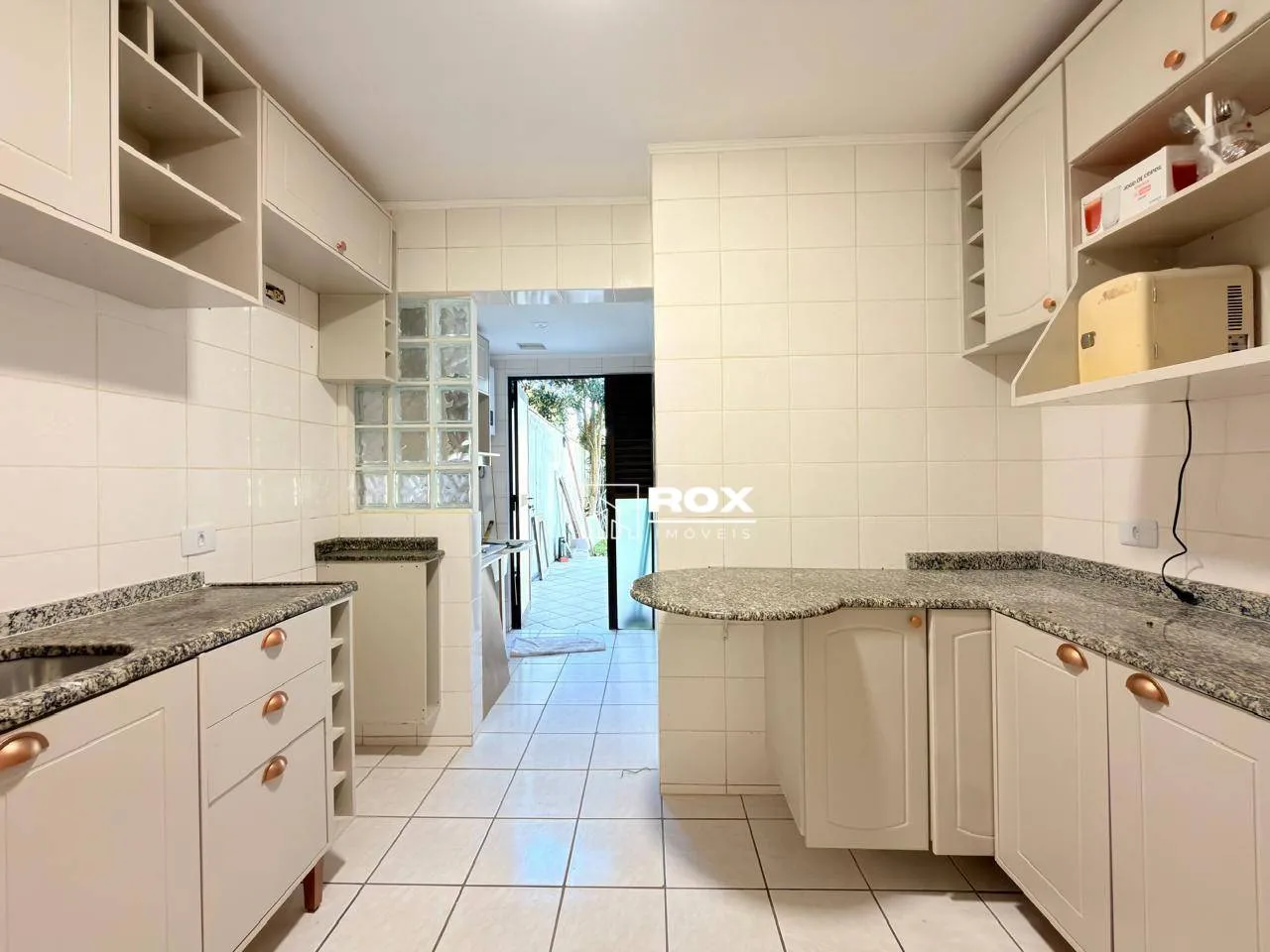 Garden apartment with 3 bedrooms and 1 en-suite — photo 20