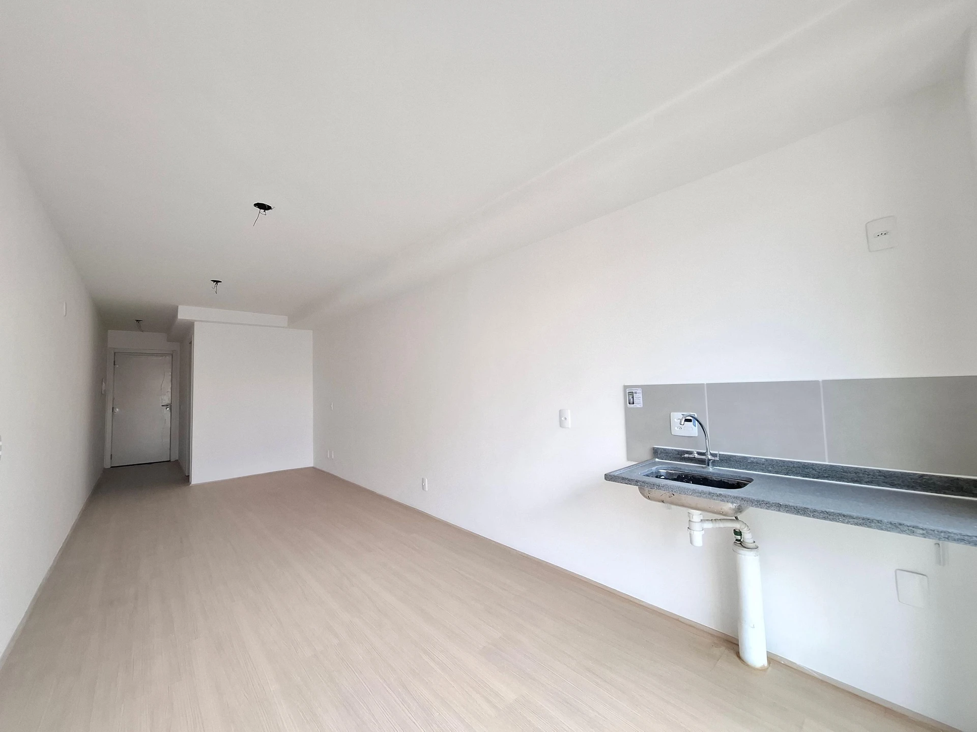 Studio with 1 bedroom and a home office, no parking