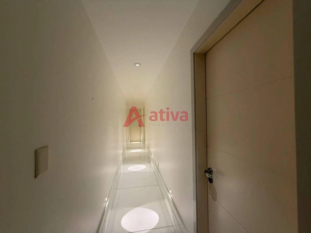 4-bedroom apartment with a glass-enclosed balcony — photo 7