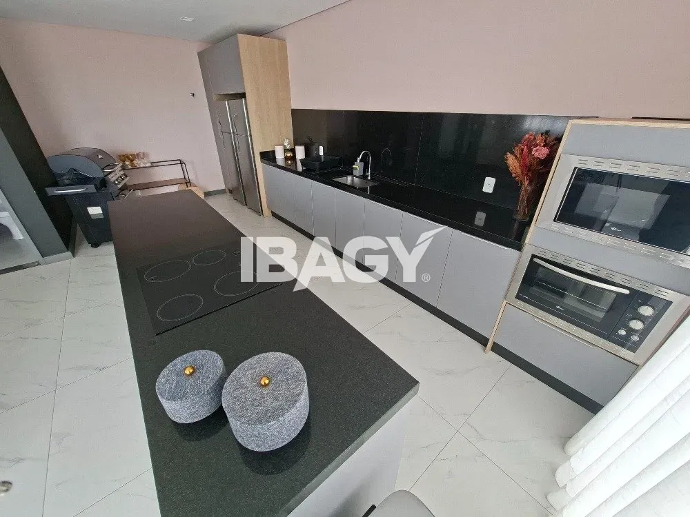 Furnished 39 m² one-bedroom with integrated kitchen