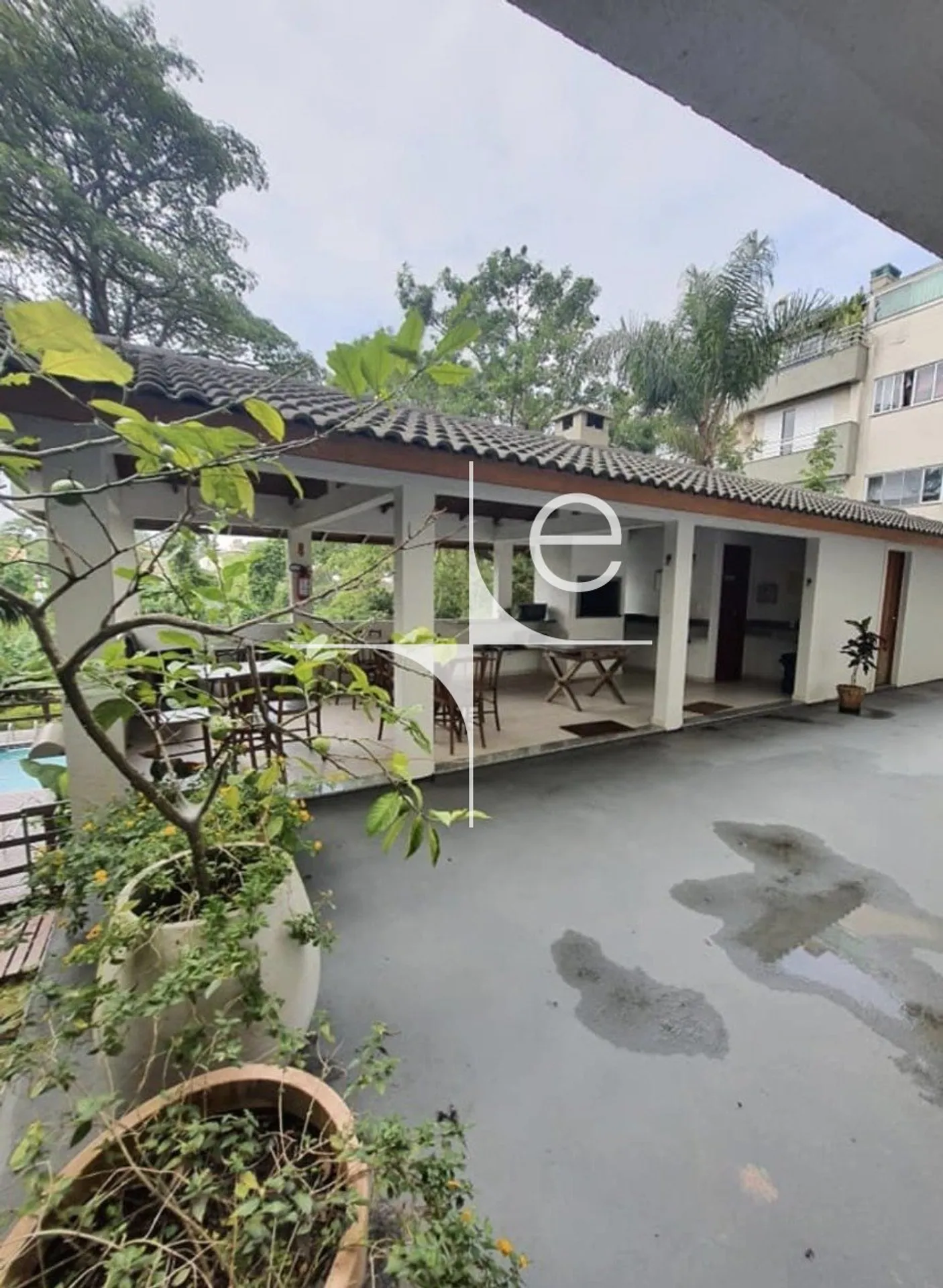 Apartamento com 3 quartos e fogão a gás na cozinha — photo 18