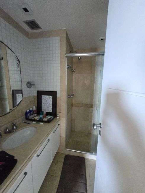 Furnished 200 m² apartment with 4 bedrooms and 3 parking — photo 21
