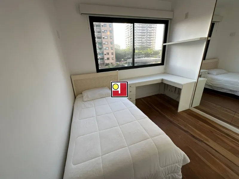 Apartamento mobiliado de 4 quartos com varanda de vidro — photo 17