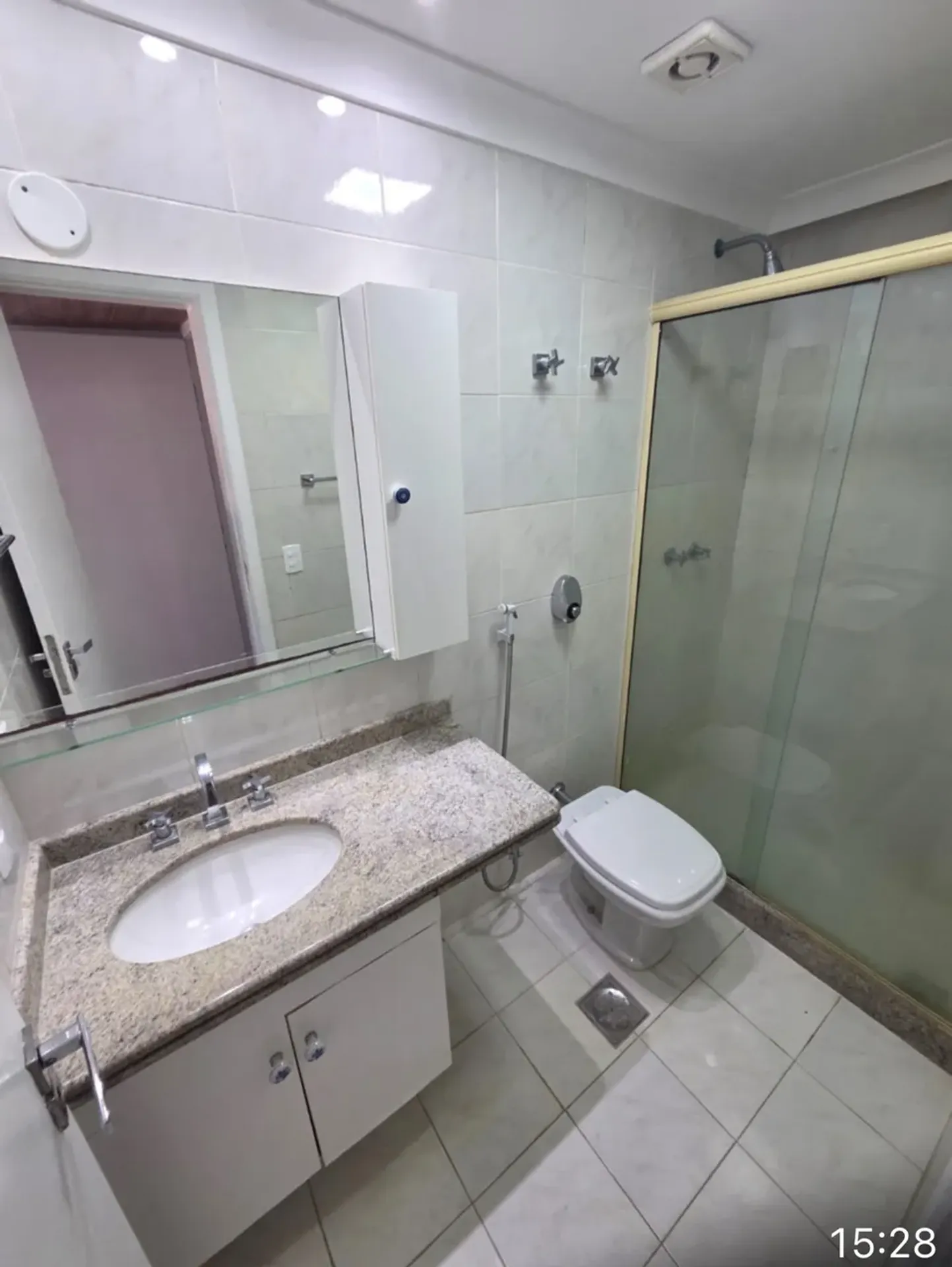 Unfurnished 3-bedroom apartment with terrace views — photo 40