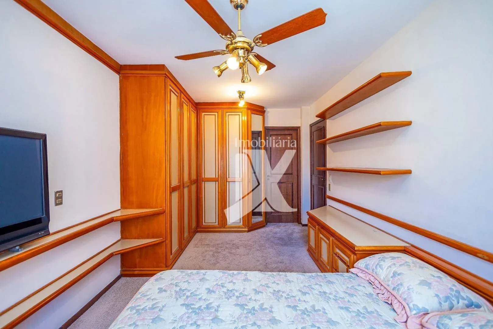 Furnished 3-bedroom apartment with balcony — photo 29