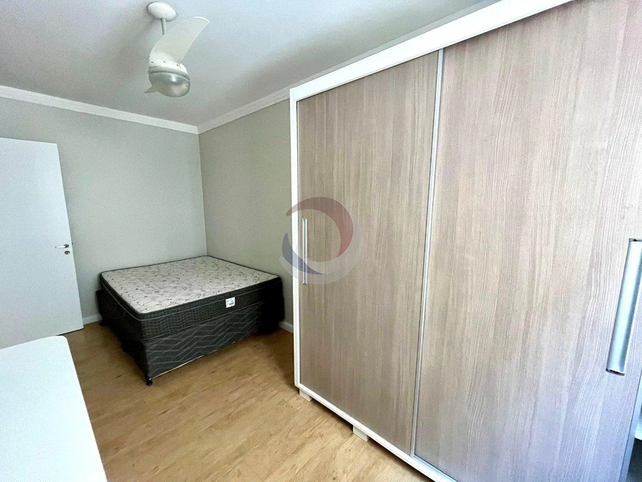 One-bedroom apartment with a washing machine — photo 6
