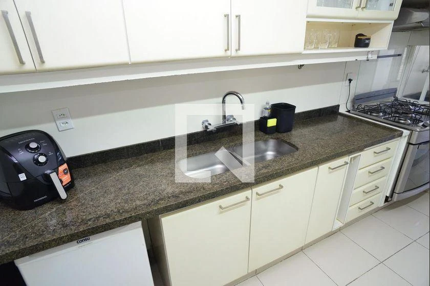 Furnished 4-bedroom apartment 145 m² with 2 parking spots — photo 50