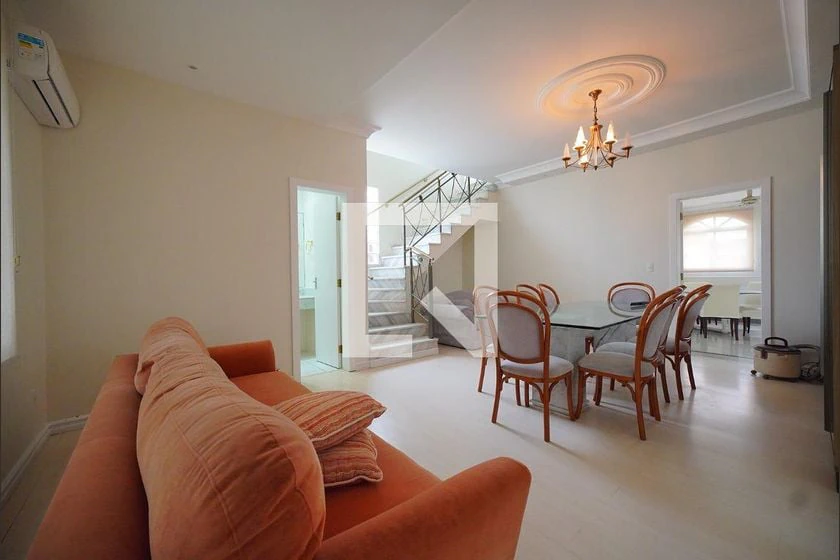 Furnished house, 350 m², with a glass-enclosed balcony — photo 17