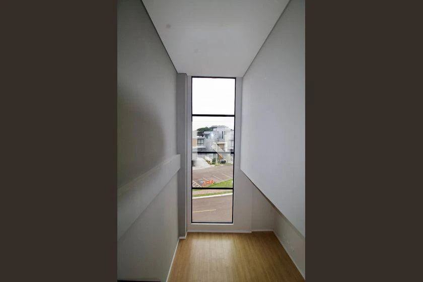 3-bedroom house with floor-to-ceiling windows — photo 38
