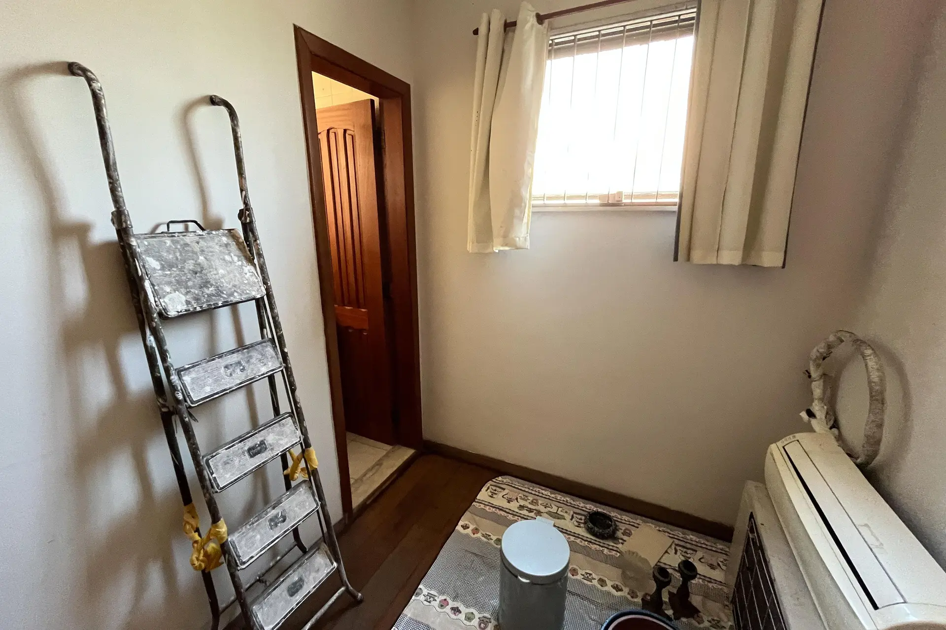 Будинок із 3 спальнями та дерев'яною підлогою або ламінатом — photo 39
