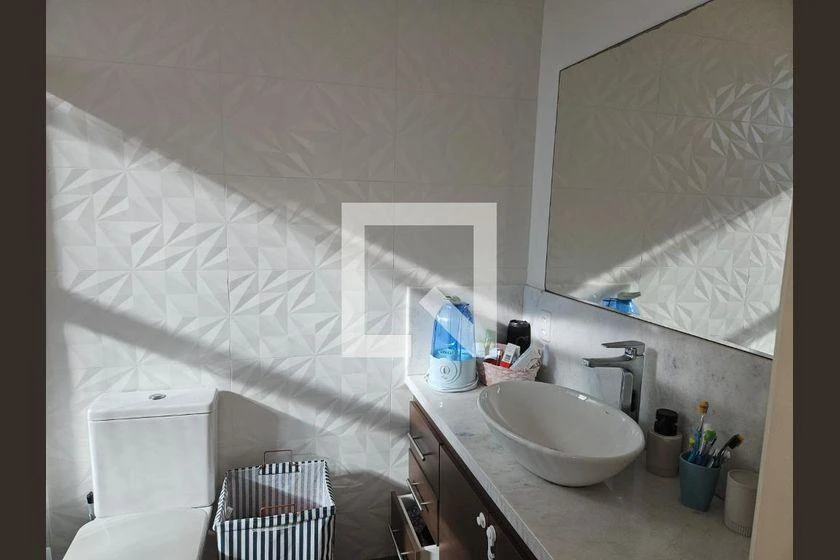Walk-in closet in a 2-bedroom apartment, 70 m² — photo 18
