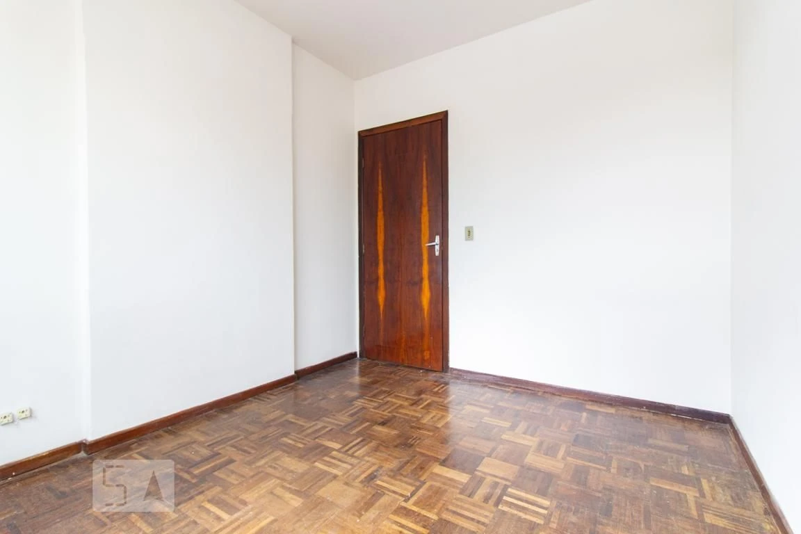 2-bedroom apartment with wood or laminate floors in Curitiba — photo 9