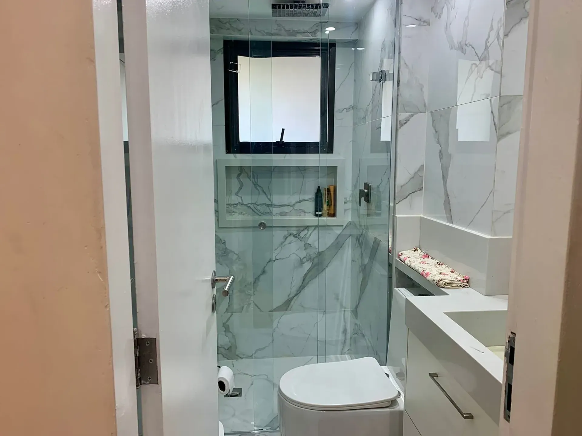 Furnished 4-bedroom apartment with open-plan kitchen — photo 23