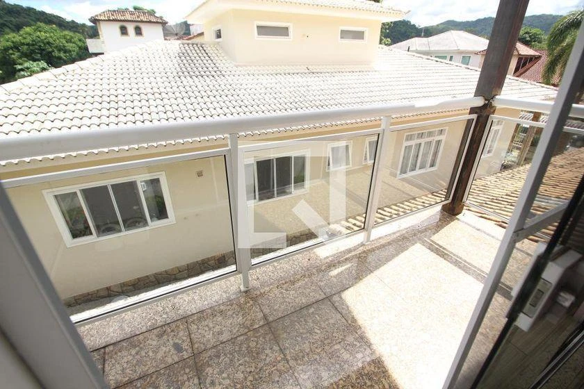 6-bedroom house with 4 en-suite suites and 600 m² — photo 36