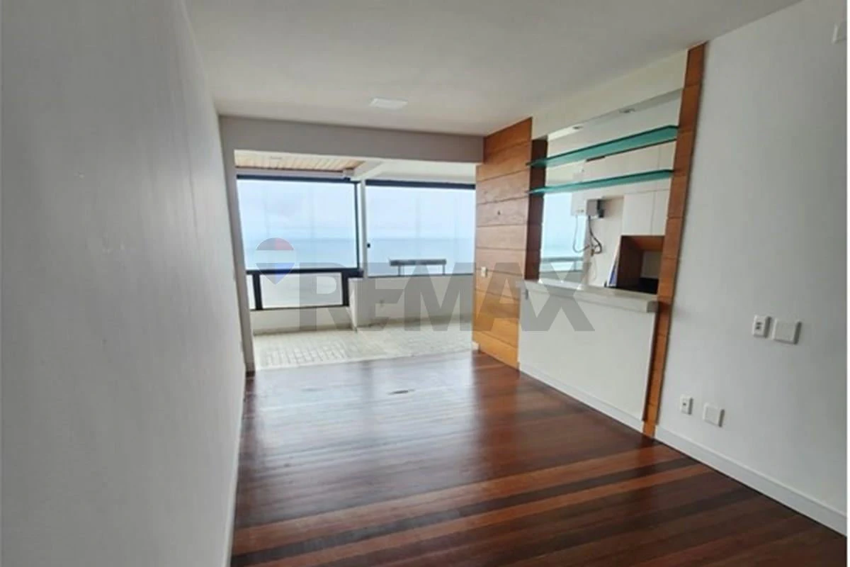 Apartamento de 1 quarto com sacada de vidro e 67 m² — photo 2