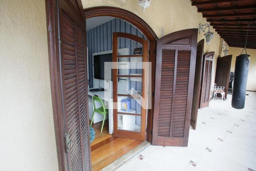 Furnished 400 m² house with 4 bedrooms and 4 bathrooms — photo 42