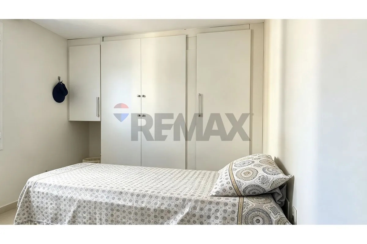 2-bedroom apartment with a home office — photo 13